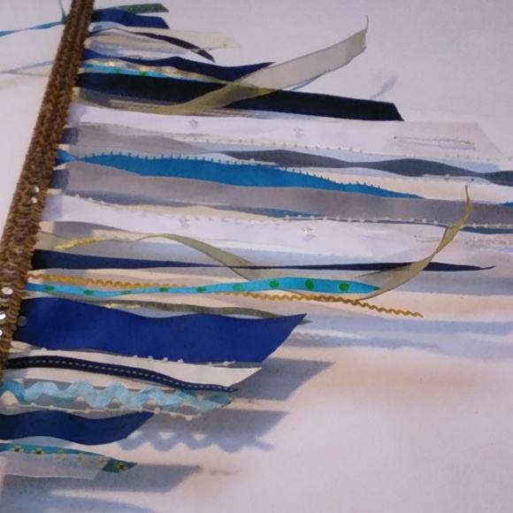 Whimsical ribbon wall decor made w Swarovski crystals - Picture 5 of 8